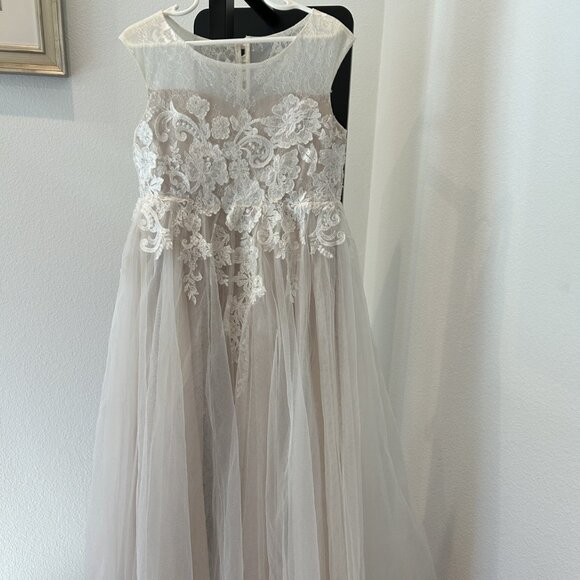 David's Bridal Lace Illusion & Tulle Flower Girl Dress WG1411 Ivory/Champagne 6 - Picture 5 of 10